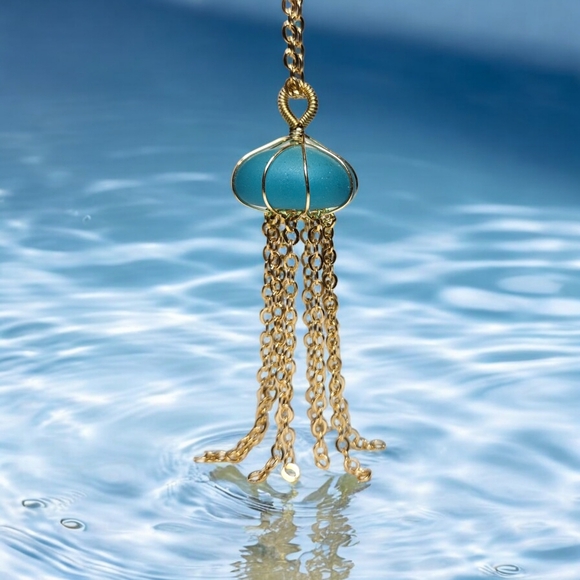 Jellyfish Necklace on 31" welded chain, gold plated steel - Picture 1 of 7
